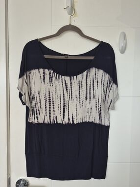 B.L.E.U. Navy and White Tie-Dye Scoop Neck Short Sleeve Top